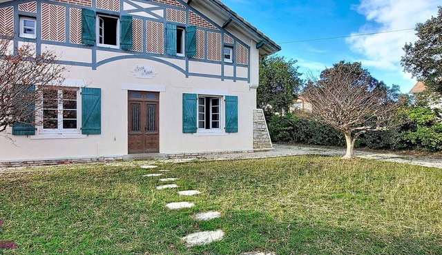 Spacious villa in Vieux-Boucau, 5 bedrooms, parking, pets allowed