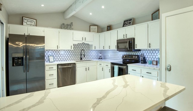 Spacious Friends & Family Retreat in SW Omaha – Hot Tub, Patio & More!