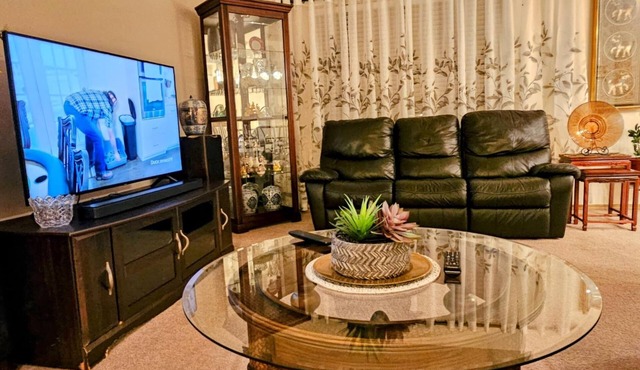 Spacious Full 5 Bed Family Home in Quaint and Central Location Port Orchard