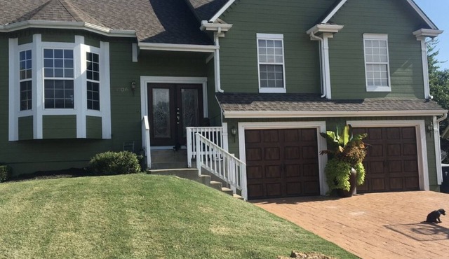 Spacious fully furnished 4-bedroom, 3 bathroom, WIFI, workout room and pool