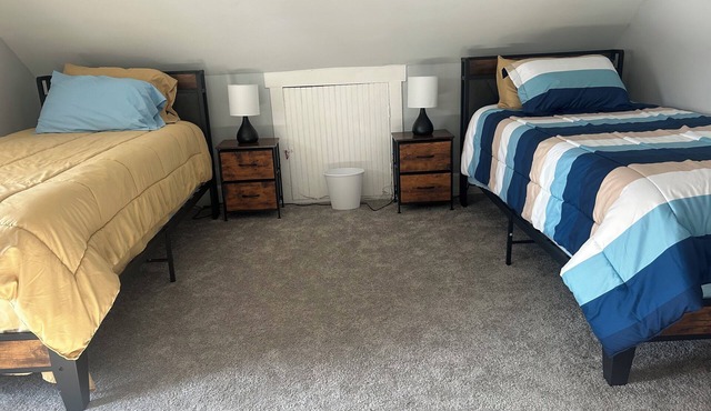 Spacious, fully furnished 4-bedroom house that can accommodate 7-8 guests!