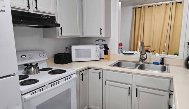 Spacious fully furnished 3-bedroom apartment with AC strong Wi-fi