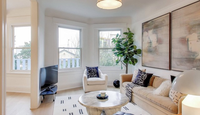 Spacious, fully remodeled 3-bed, 2.5-bath condo in Lone Mountain that's ideal for mid-term stays. Features a chef’s kitchen, in-unit laundry, and a prime location near Golden Gate Park and transit.