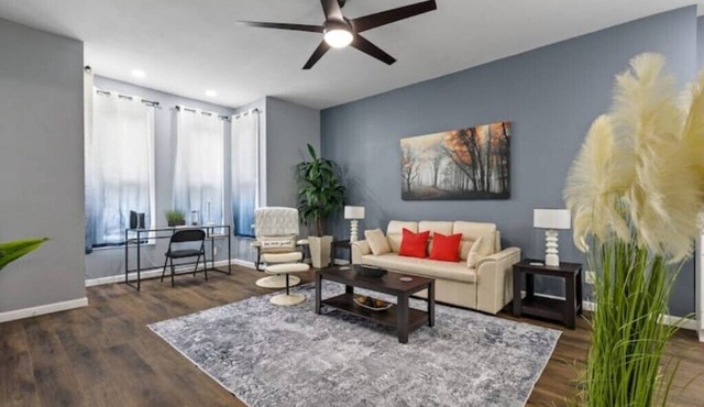 Spacious fully remodeled king size bed apartmentnSleeps four