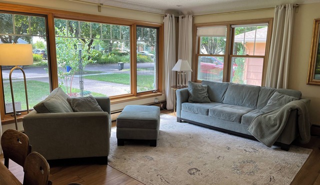 Spacious Fully Renovated 4-Bedroom Home With 2 Kitchens Near Lake Phalen