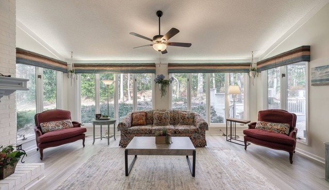 Spacious, Fun & Comfy Family Haven ~ Garden ~ BBQ!