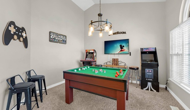 Spacious & Fun Family Retreat ~ Game Room ~ Patio!
