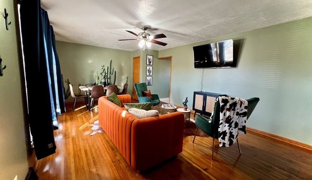 Spacious, fun & Vibrant House located in cozy neighborhood.