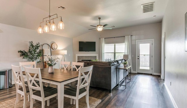 Spacious Furnished 4BR Yukon Home + Backyard