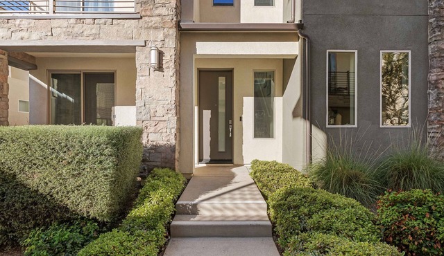Spacious Furnished 3 Bedroom Home & Office - By Porto's and Extremely Walkable