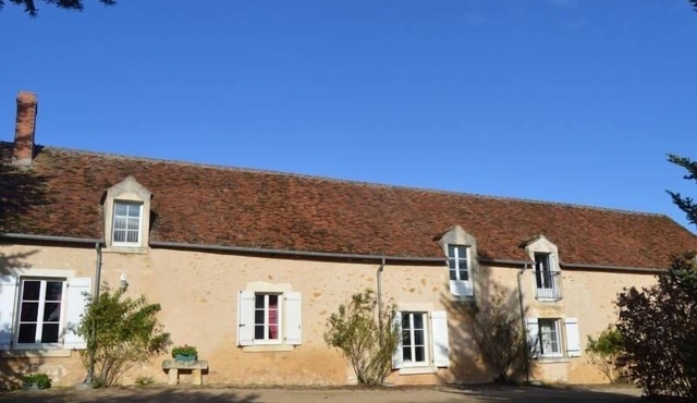 *Spacious Gîte Near Argenton-sur-Creuse: 2 Houses, Garden, Parking, Family-Friendly*