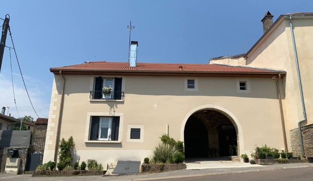 Spacious Gîte in Selles, 3 Bedrooms, Garden, Family-Friendly