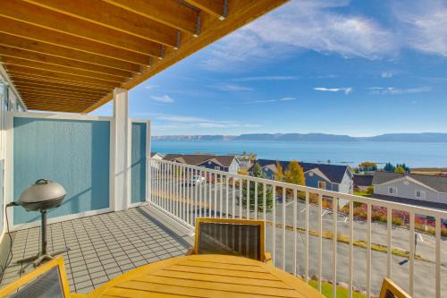 Spacious Garden City Townhome w/Lake Views!