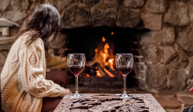 Spacious Garden House | real log fire | sleeps 8 | outdoor tub | pool