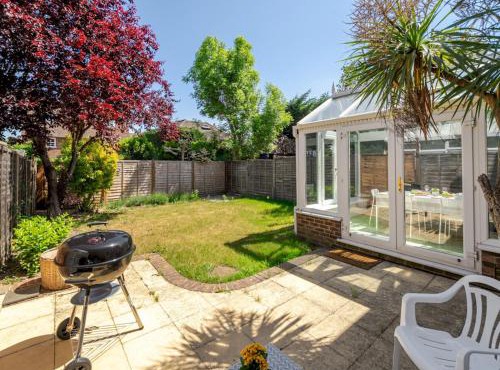 Spacious, Garden home by Walton Station - Pass the Keys