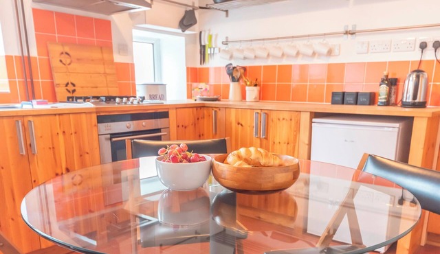 Spacious Garden Home in New Mills - Pet Friendly - Pass the Keys