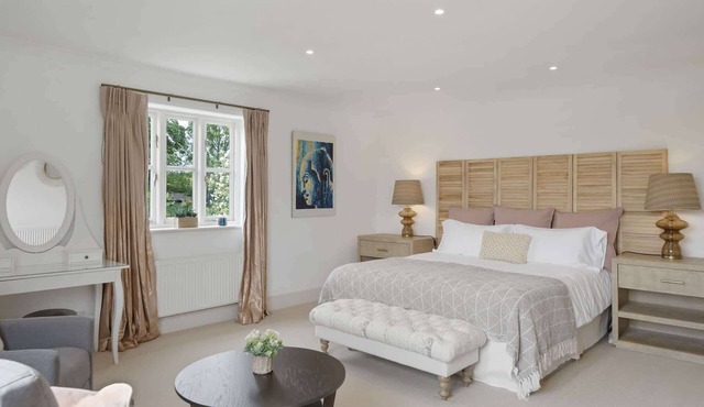 Spacious Home, Hot Tub, Gym, Games Room & Garden