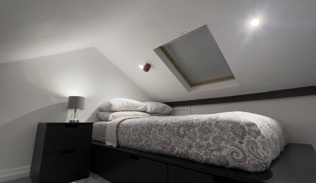 Spacious, boutique 2 Bed Apartment, central location