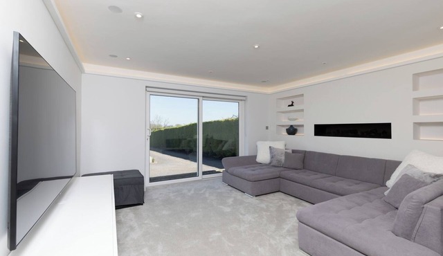 Spacious 4BD Smart Home in Idyllic Rural Setting