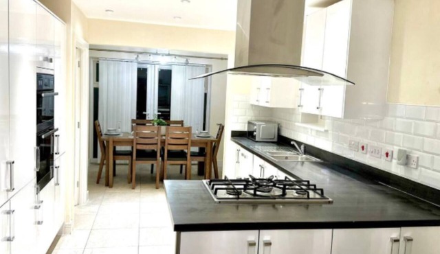 Spacious 4-Bedroom Home in Northampton w/Garden, and Parking