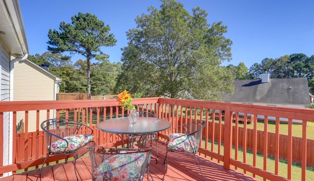Spacious Georgia Home w/Deck, Grills & Fireplace!
