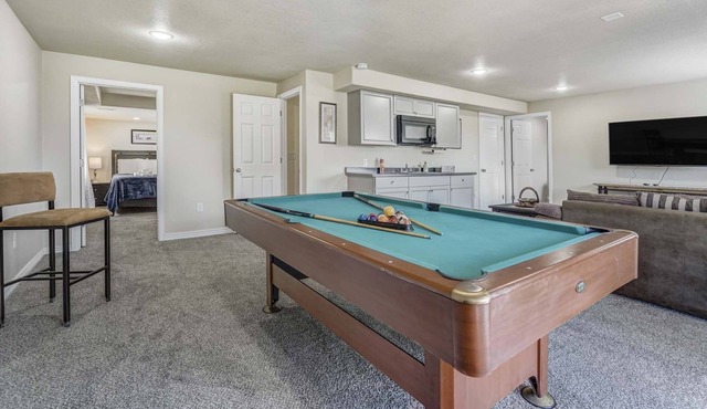 SPACIOUS Getaway★AC★Pikes Peak★K bed★POOL TABLE★AMAZON Colorado Springs★MILITARY