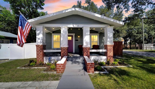Spacious Getaway | Cozy & Modern | Backyard Dream