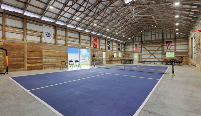 Spacious Getaway for 22 w/Pool, Hot Tub & Huge Game Room – Perfect for Groups!