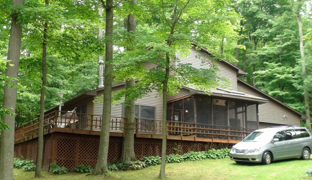 Spacious getaway on Lake Henry. .