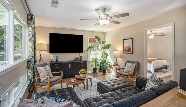 Spacious Getaway w/Fast WiFi, Chef’s Kitchen for 8+