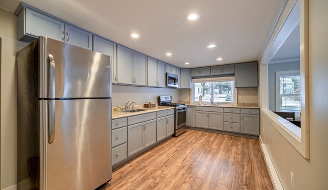 Spacious Getaway with Nearby Dining : Yard Games