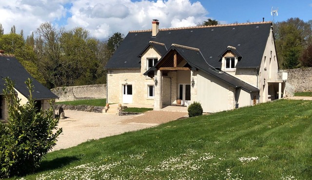 SPACIOUS GITE NEAR THE CHÂTEAUX DE LA LOIRE AND 1 H FROM THE BEAUVAL ZOO