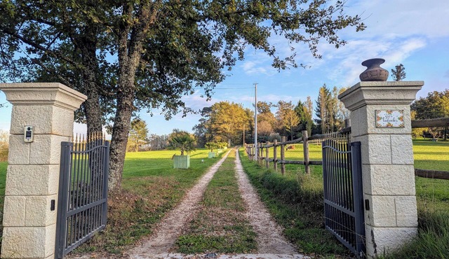 Spacious Gîte in Gourdon : Ideal for a Relaxing Stay in Nature