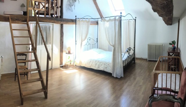 Spacious gîte in southern Touraine ideal for family get-togethers.