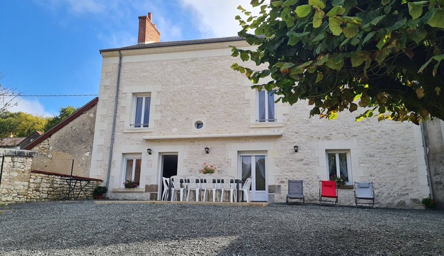 "Spacious Gîte near Beauval Zoo - Family-Friendly with Private Courtyard and BBQ"