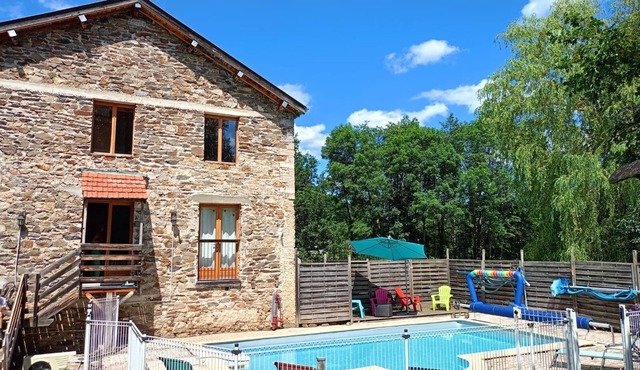 Spacious gite (sleeps 11)with heated pool in the glorious Auvergne countryside.