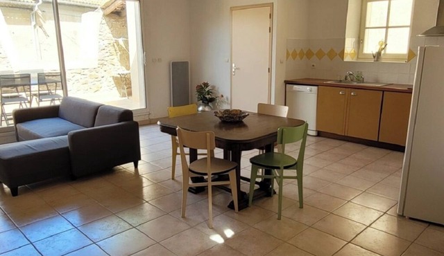 SPACIOUS GITE WITH GARAGE