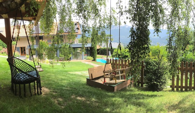 Spacious gîte with heated swimming pool and children's play area