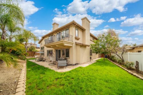Spacious Golf Course Retreat - with Modern Kitchen