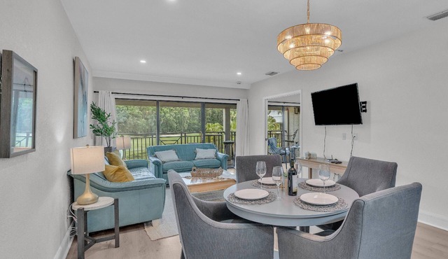 Spacious Golf & Tennis Condo w/Stunning Views, Patio, Full Kitchen & More – Perfect for Relaxation!