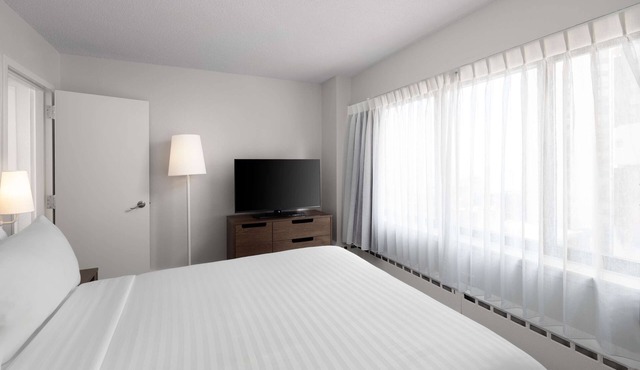 Spacious Good-Value Accommodation! 2 Convenient Units, Free Breakfast