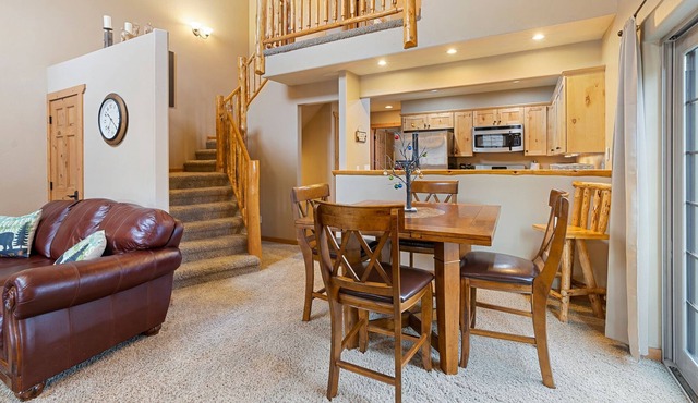 Spacious Gorgeous Chalet for Families. Private Garage & Minutes to Silver Mt.