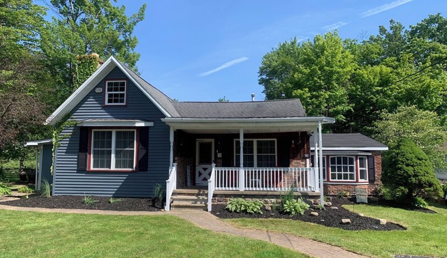 Spacious Grandview Bay Cottage Style Home