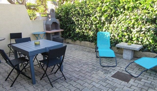 Spacious Ground Floor Apartment with Large Terrace, Air Conditioning, and Secure Bike Storage