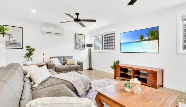 Spacious Ground-Floor Escape: Your Private 3-Bedroom Getaway Near Nature & Local Attractions