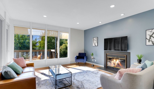 Spacious Ground-Floor Lake View Home — Walk to Fred Hutch