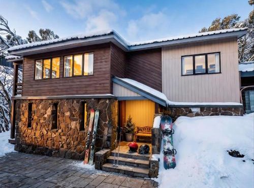 Spacious Group Getaway - Fireplace - 75TV - Mega Fast Wi-Fi