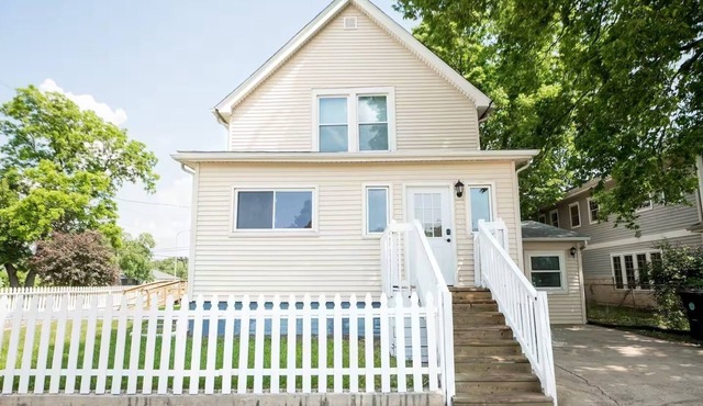 Spacious Group Home with Arcade