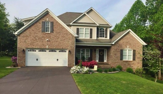Spacious guest apartment to enjoy. Only 12 Minutes from Liberty University.