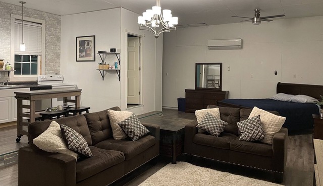 Spacious Guest House in quiet neighborhood near Winstar.